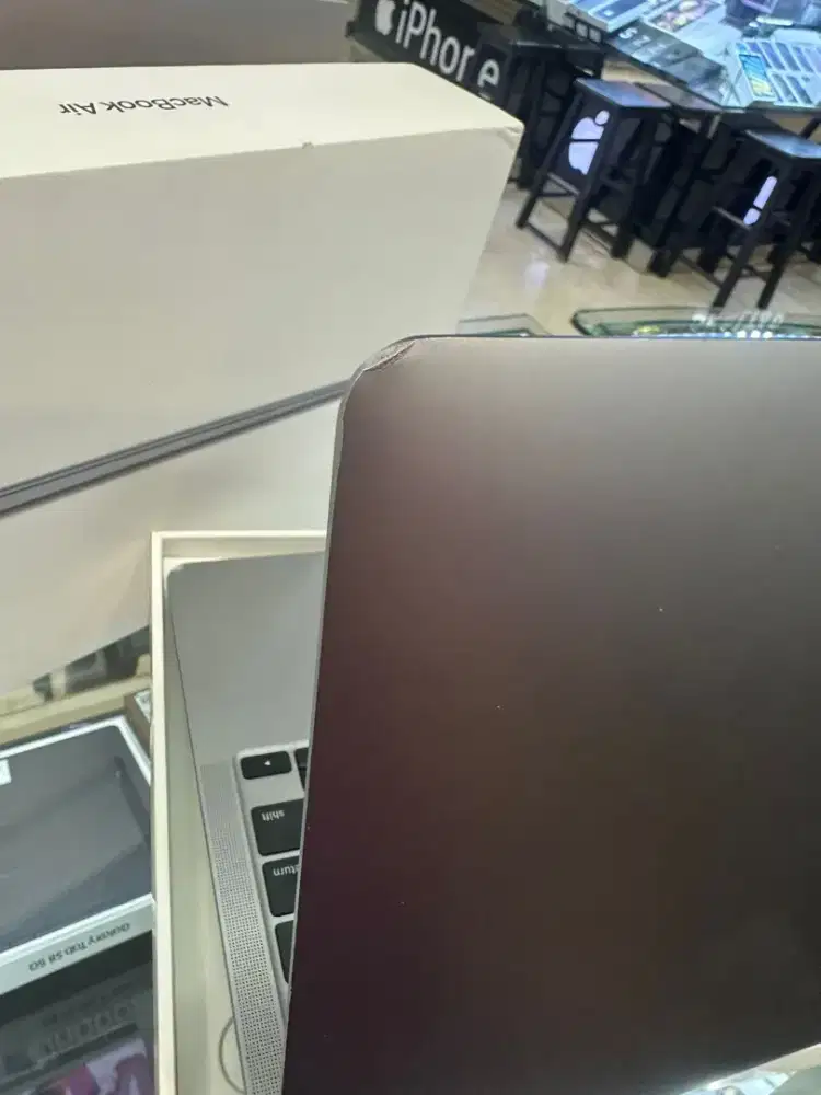Macbook Air 2020 M1 13inch 256GB Eks iBox Lengkap