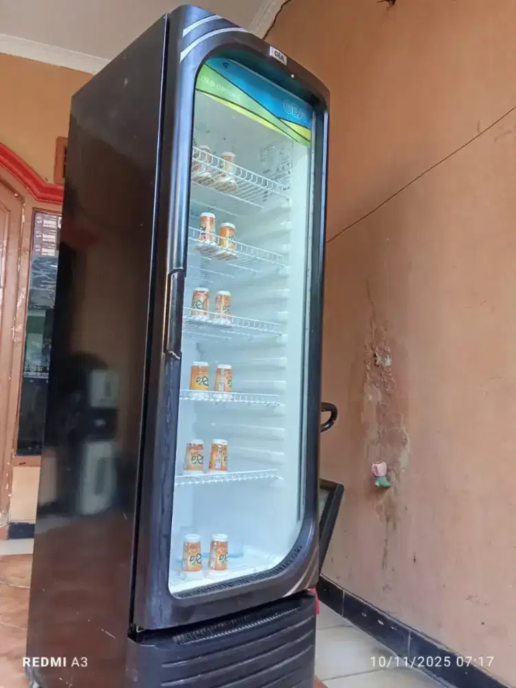 Showcase gea mulus lampu LED