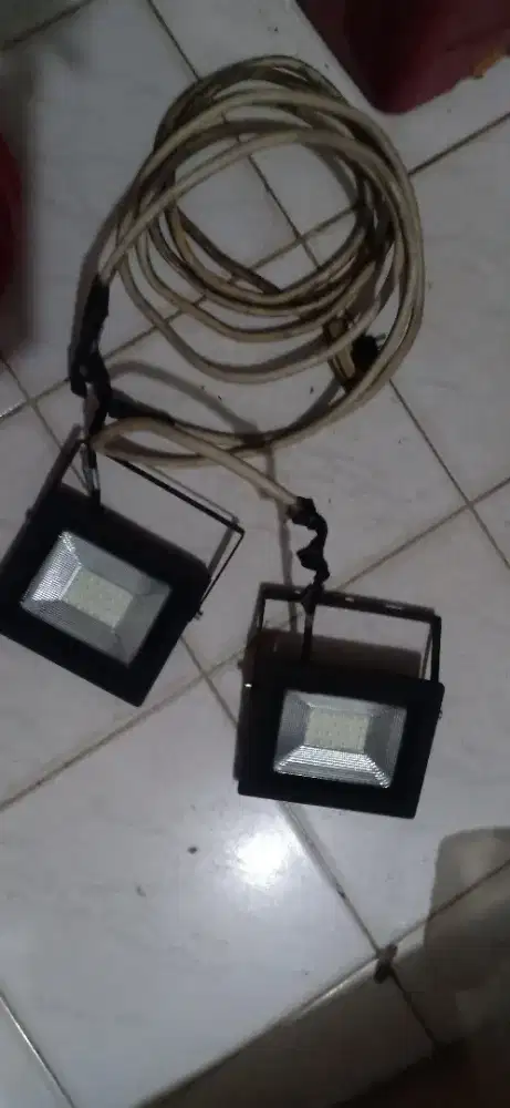 Lampu tembak dan cctv