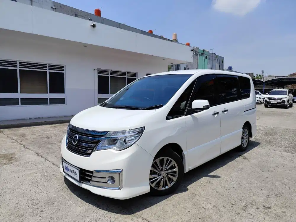 DP MURAH - Nissan Serena 2.0 Highway Star Panoramic Bensin-AT 2016