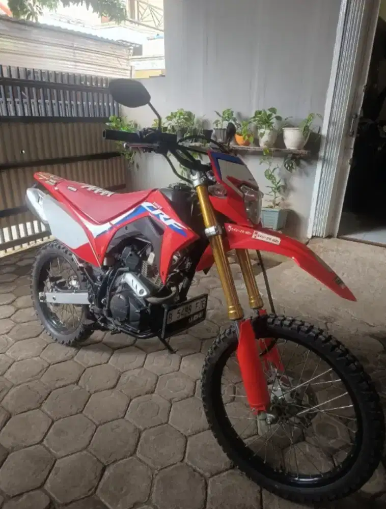 Honda CRF L warna merah