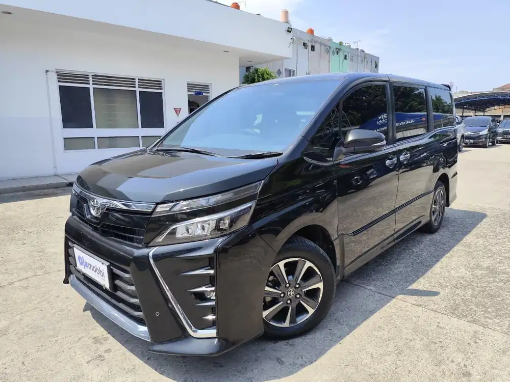 Pajak Panjang - Toyota Voxy 2.0 Bensin-AT 2019