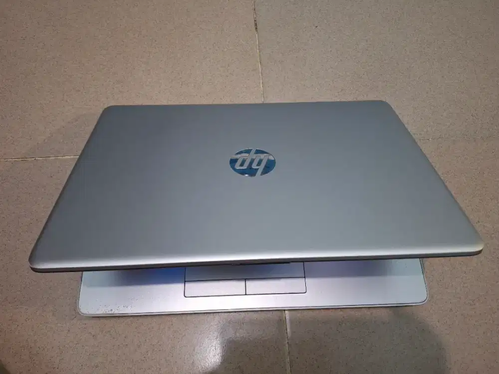 Bismillah dijual laptop hp14 slim A9  ram8gb ssd256gb siap pakai