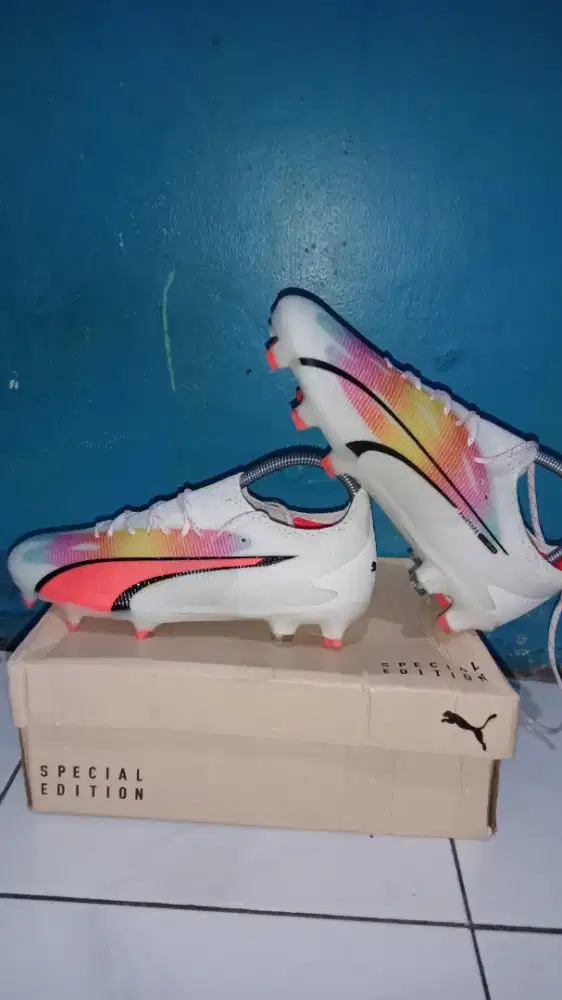 Sepatu sepakbola puma ultra