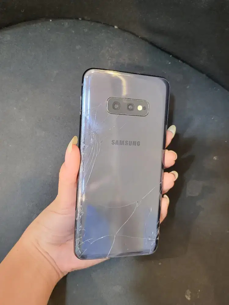 Samsung S10e 6/128Gb