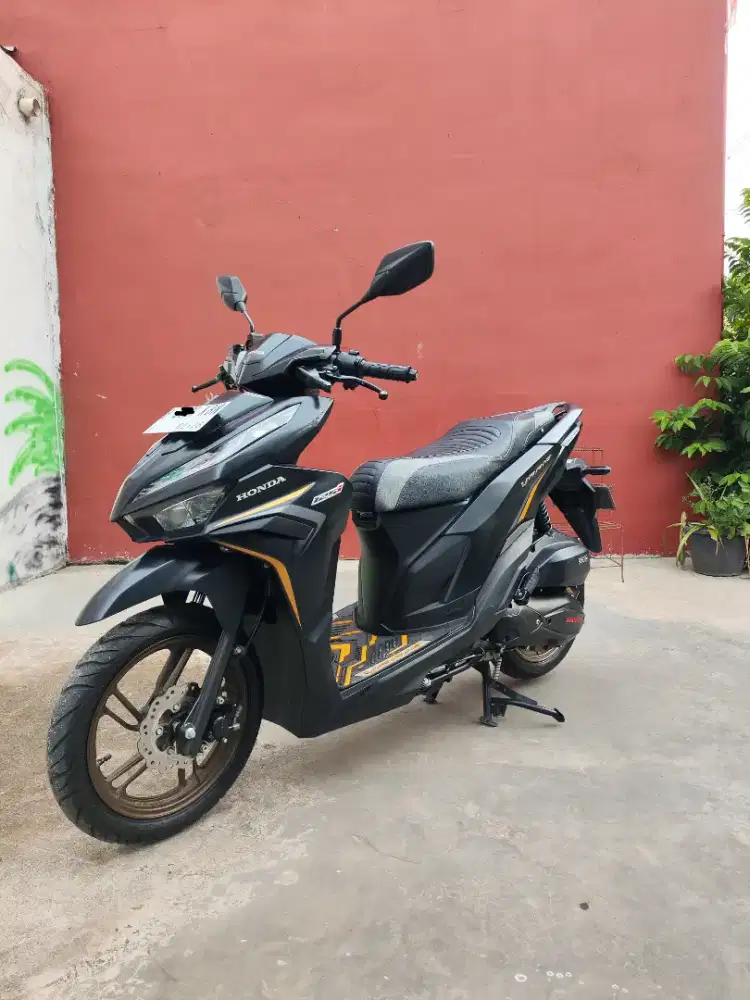 Vario CBS ISS Tahun 2023 Hitam