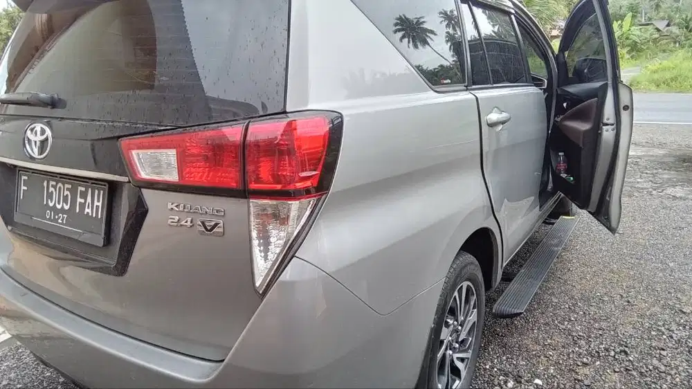 Toyota Innova Reborn V Diesel AT (Lux-CaptainSeat)