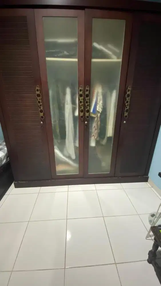 LEMARI PAKAIAN 4 pintu