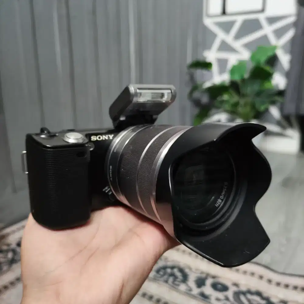 Sony alpha nex 5 lensa 18-55 OSS + flash eksternal siap pakak