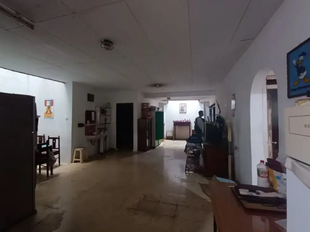 Dijual Rumah Luas Besar di Taman Kota Jakarta Barat Dekat Mal Puri Indah Akses Halte Busway & Kereta