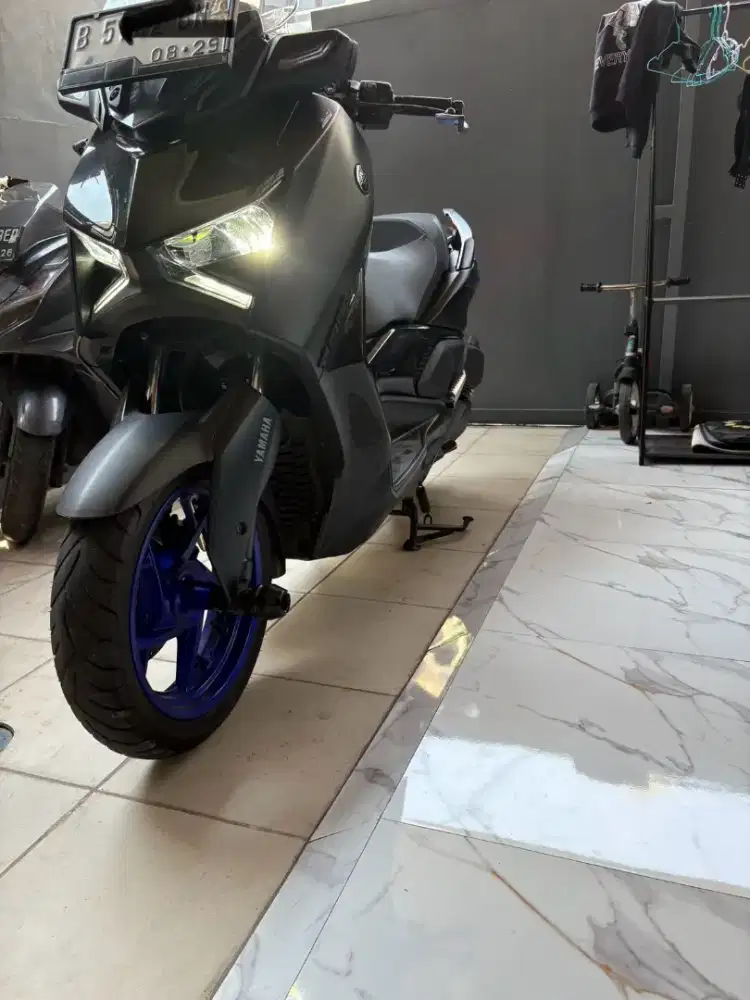 YAMAHA XMAX CONECTED BLACK-BLUE GRESS