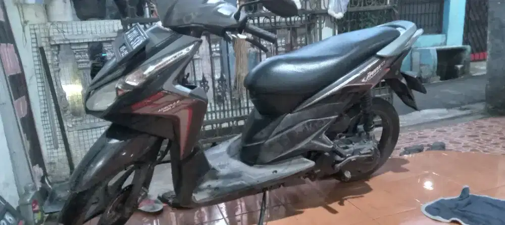 Honda vario techno 110cc 2011 ori lengkap, pajak mati , mesinOk