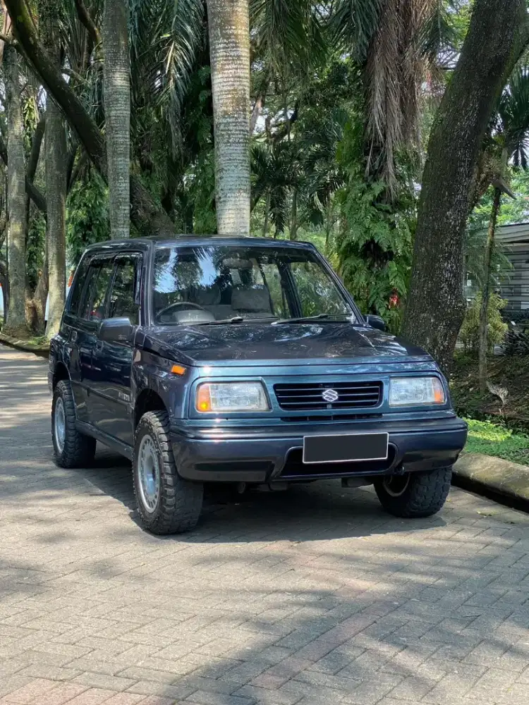 Suzuki Vitara 4x4 1993 M/T
-