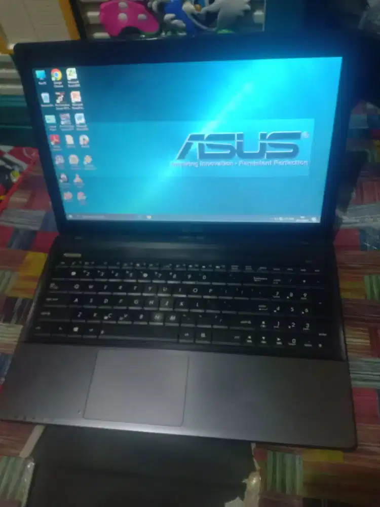 Laptop 16inch asus k55dr amd a8 gen5 dualvga ram6gb hdd750gb batre2jam
