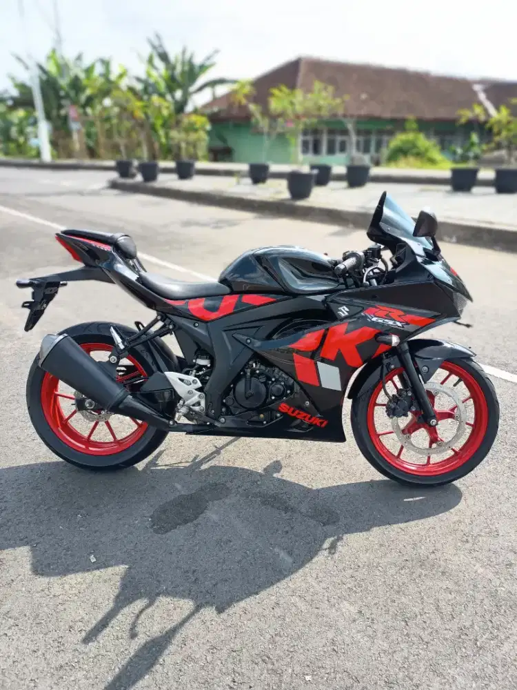 Suzuki GSX-R 150 (Hitam Merah - Istimewa)