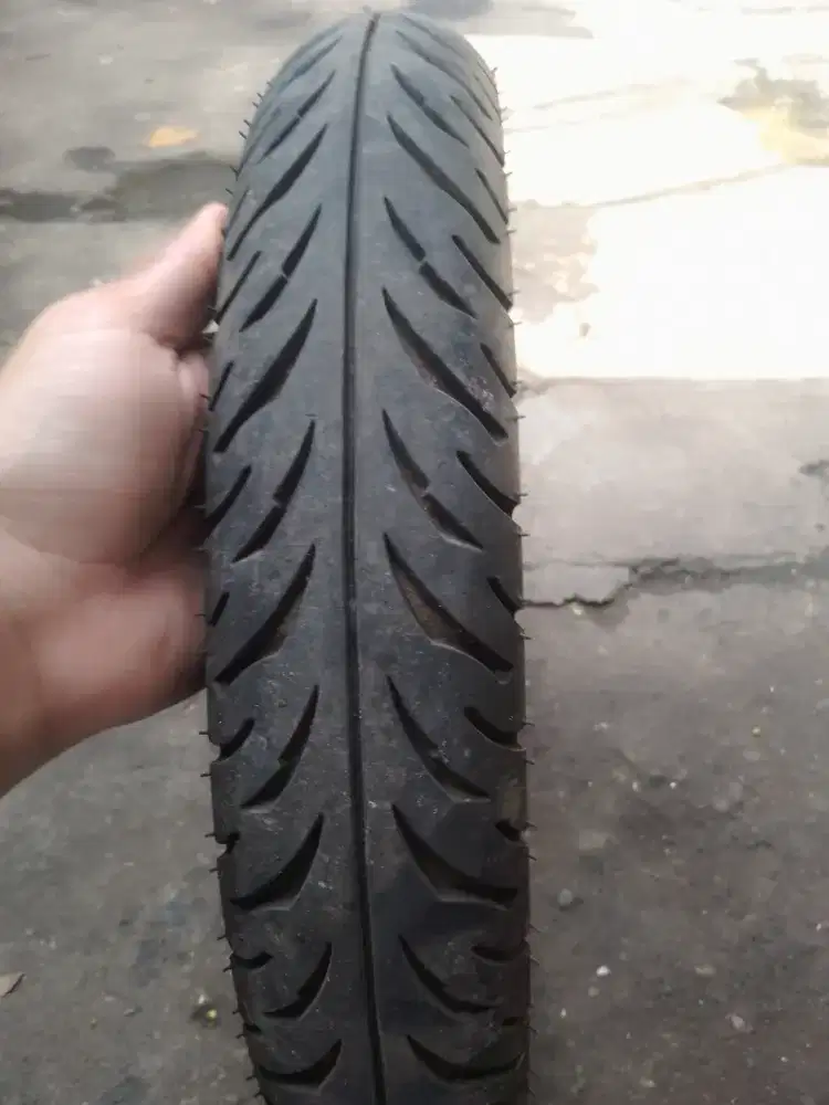Ban tubeless ukuran 70/90-14