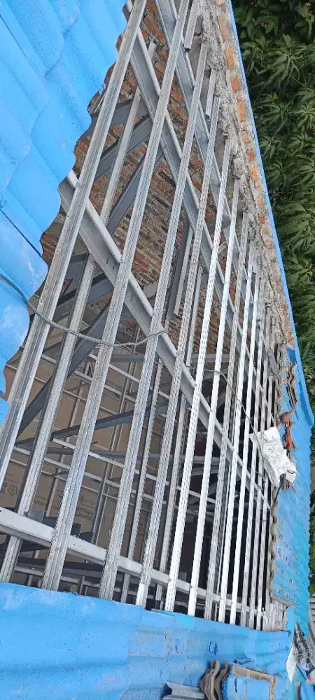 Tukang  harian atau borongan