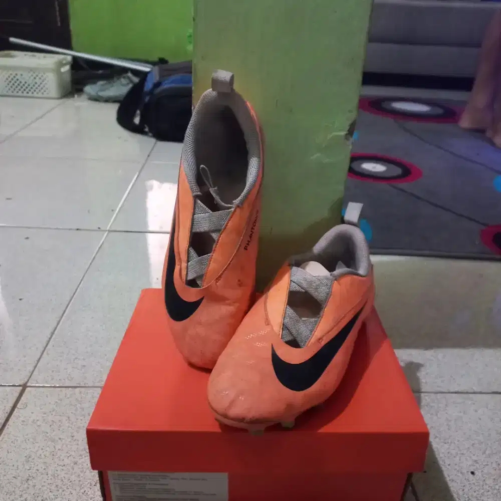 Mangga diical sepatu futsal dan bola merk speech dan nike