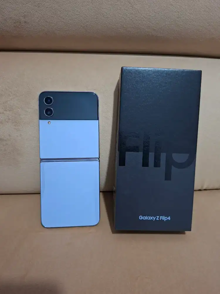 Samsung Galaxy Flip 4