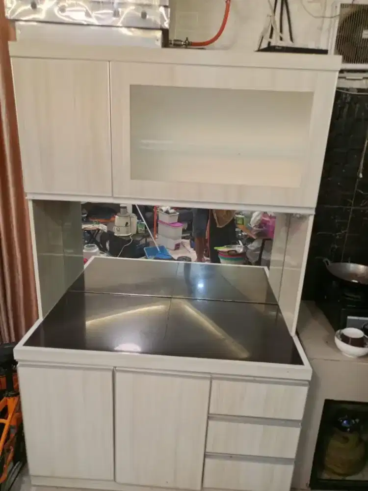 DI JUAL RAK PIRING BAHAN HPL KONDISI MASIH BAGUS