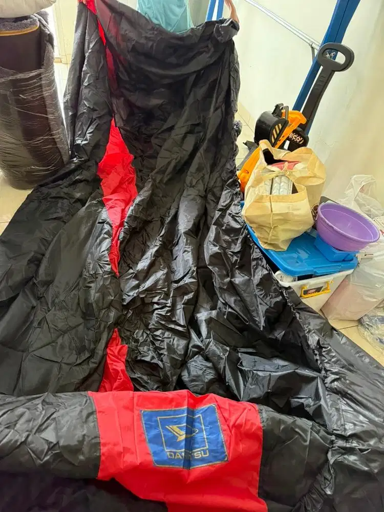 Cover mobil daihatsu rocky warna hitam list merah