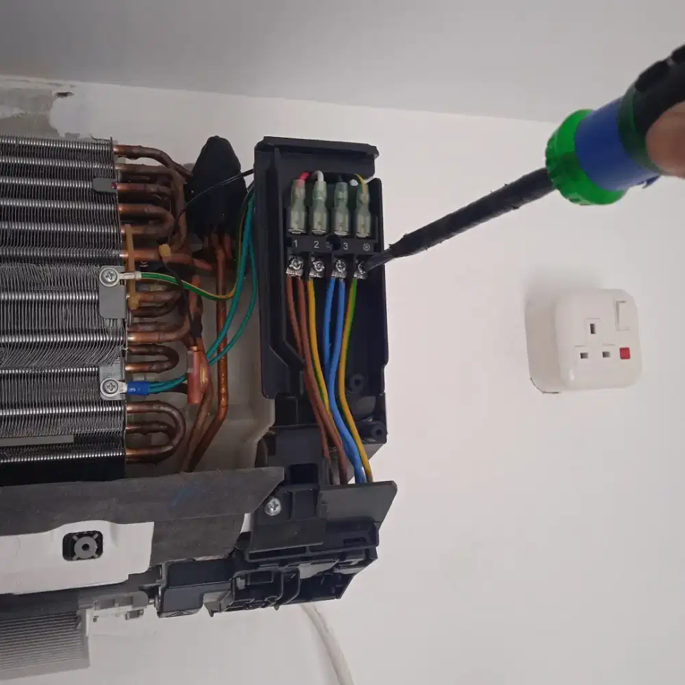 SERVICE AC PERBAIKAN DAN MAINTENANCE