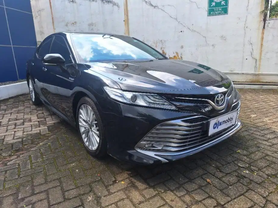 DP MURAH Toyota Camry 2.5 Hybrid-AT 2020 Hitam C8TJB