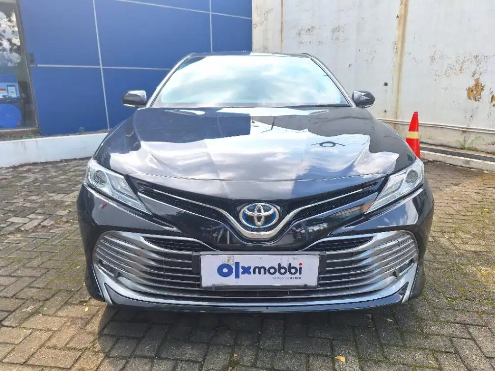 DP MURAH Toyota Camry 2.5 Hybrid-AT 2020 Hitam C8TJB