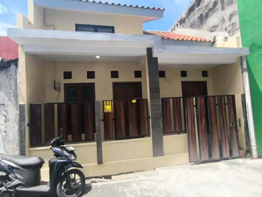 Rumah tengah kota Depan stadion Manahan