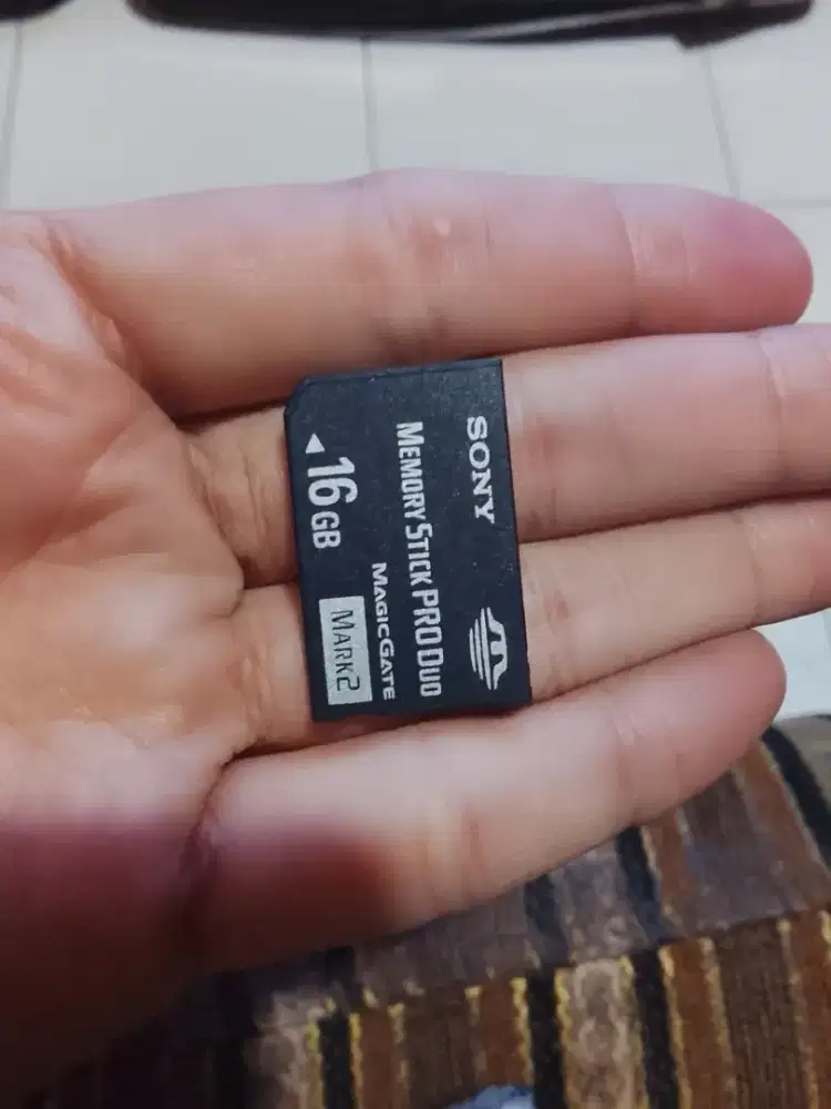 Memory card PSP 16GB normal sudah terisi game