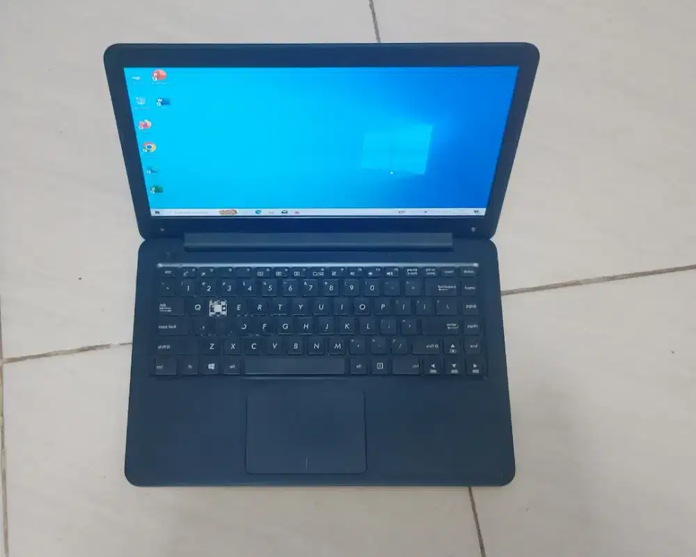 Laptop Asus E402YA AMD E2-7015 ram 4gb HDD 320gb windows 10
