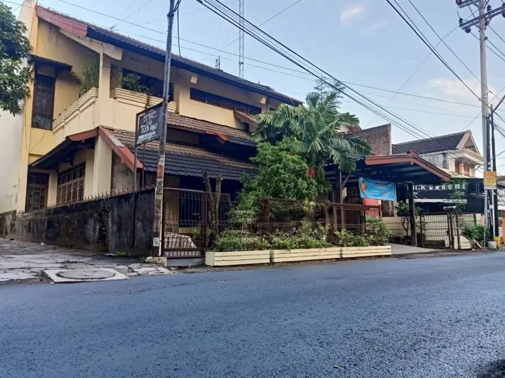 Rumah Luas di Daerah Deresan dekat Grand Tjokro Yogyakarta