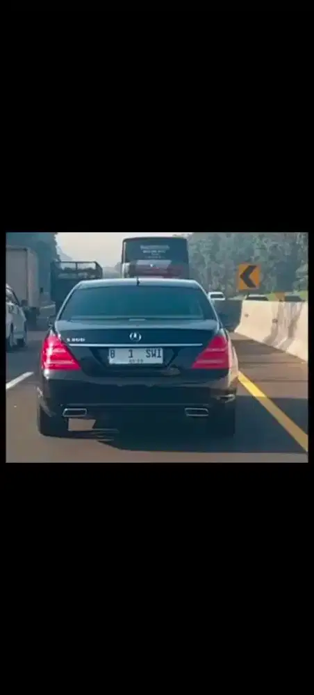 Jual mobil sedan mercedez benz