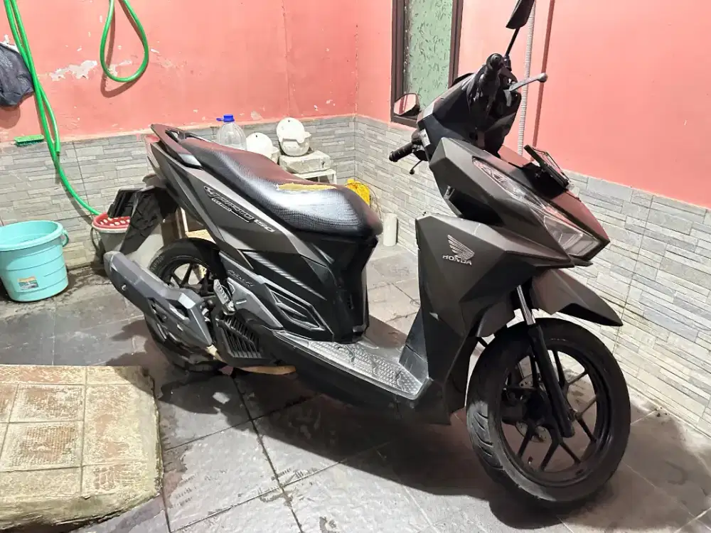 VARIO 150 HITAM 2017