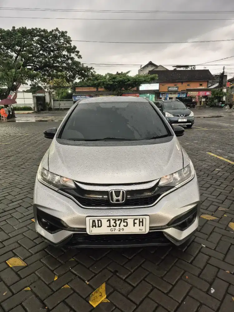 Honda JAZZ GK5 RS AT 2019 MATIC AD SOLO Silver Lunar Siap pakai