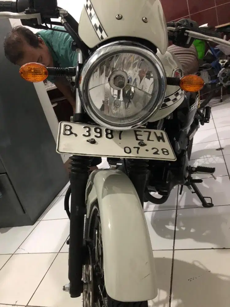 Jual Kawasaki W175 Cafe White (Putih) Low KM