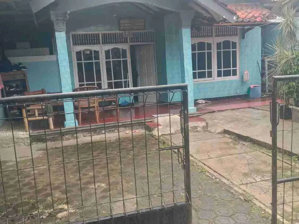 Di jual rumah dengan tanah luas di cilodong depok