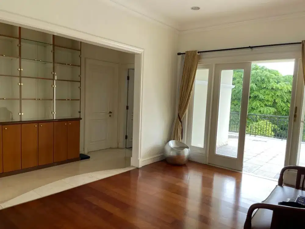 Rumah mewah di Fontainebleau Bukit Golf BSD City hadap langsung tanah