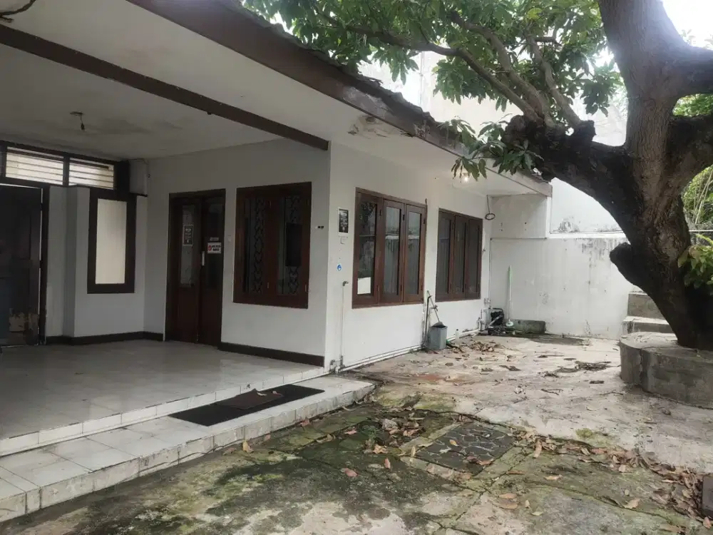 MURAH ex cafe dan kantor selangkah ke jl Kartini dan Ry Darmo,