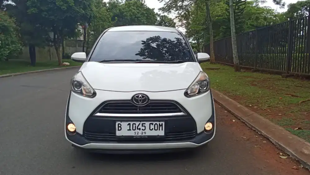Toyota Sienta V At Tahun 2017 Warna Putih