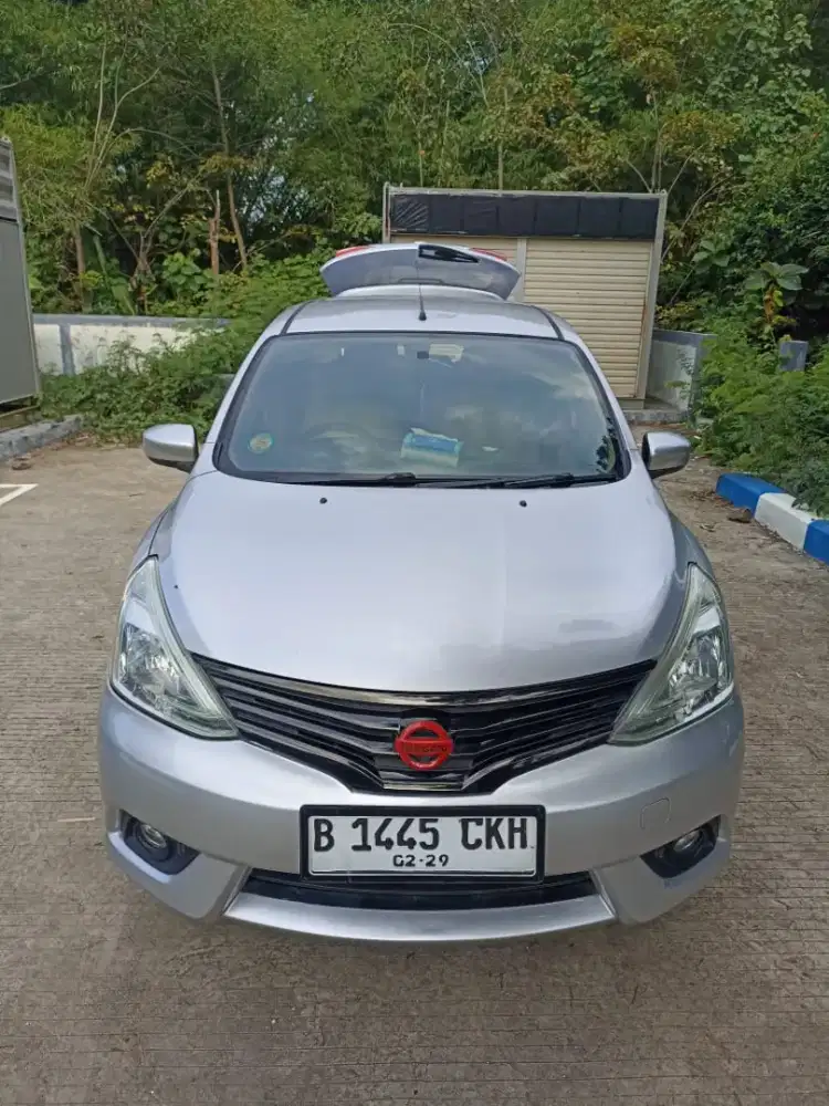 Grand Livina SV matic 2015 jos