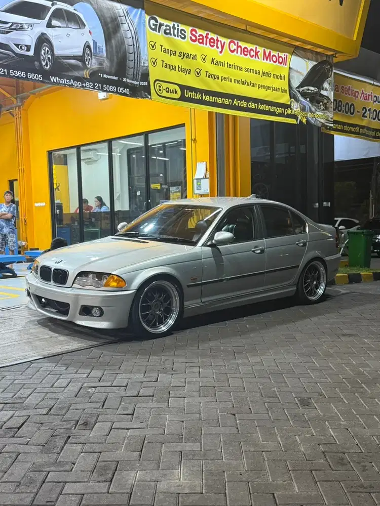 BMW 325i 2001 Bensin