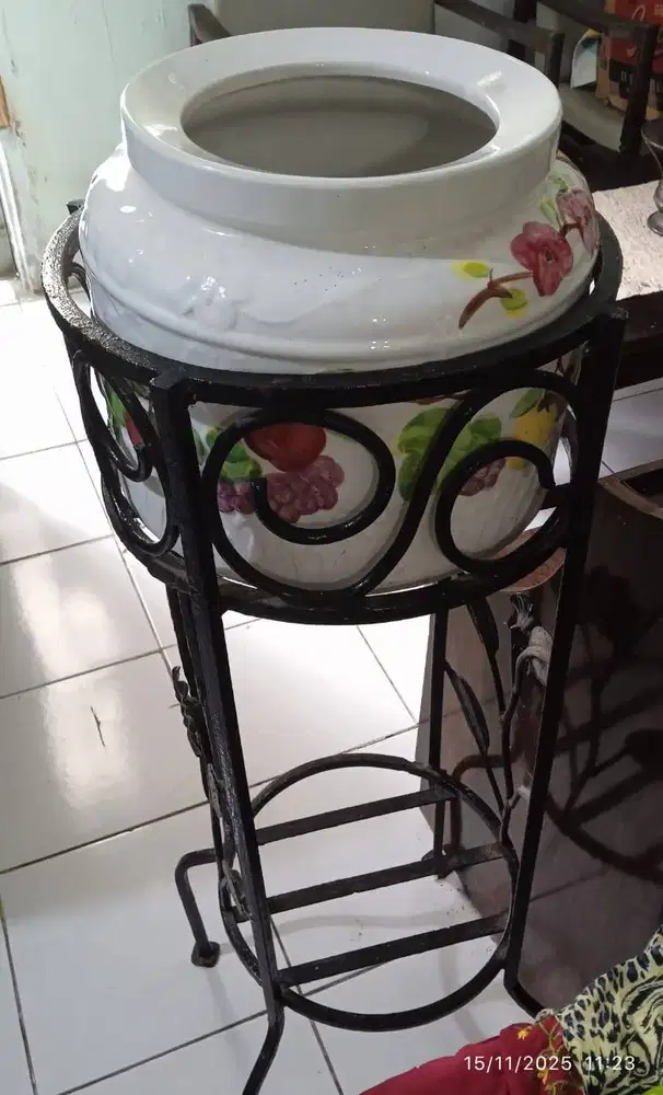 Rak Galon Air / Rak Bunga