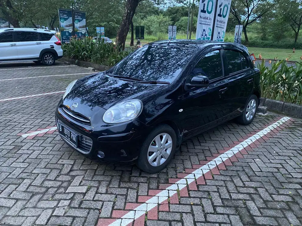 Nissan March 2011 Bensin