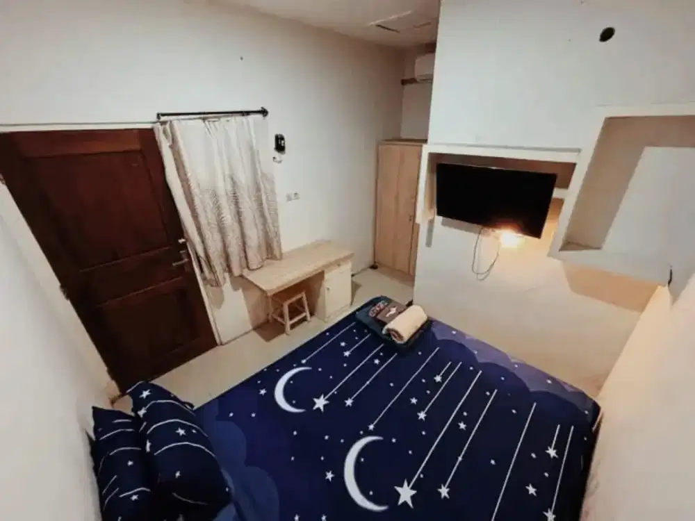 Housekeeping Perempuan (HKG).