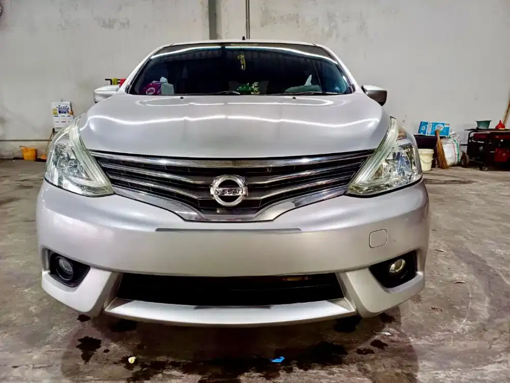 Nissan Grand Livina Matic 2013
Warna silver
 AB asli tgn pertama