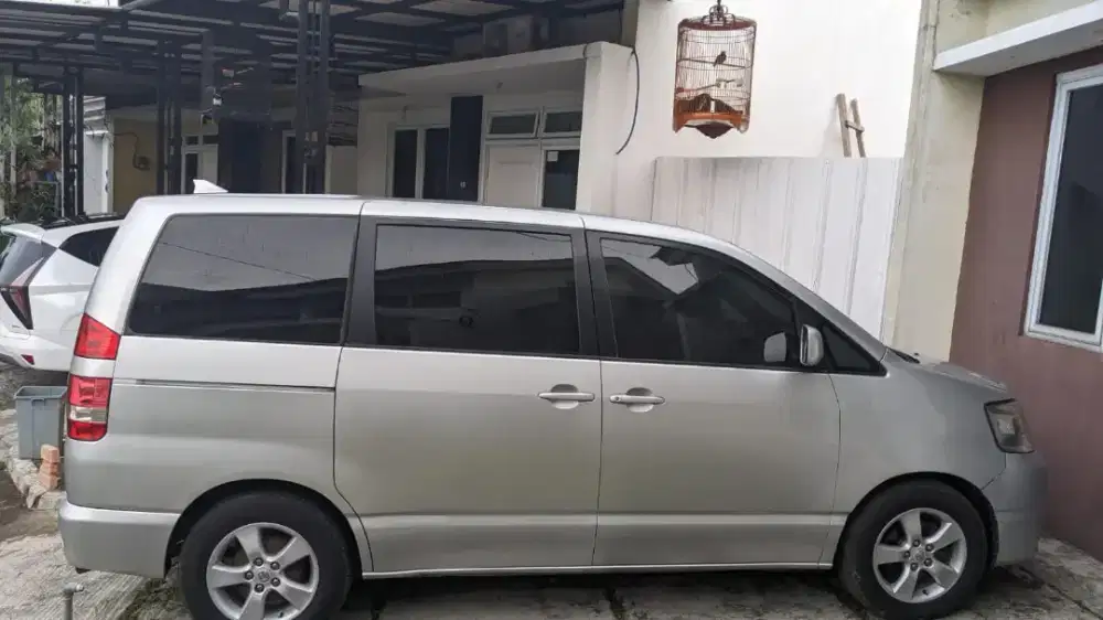 JUAL BU NOAH 2004 2.0 AT 2004