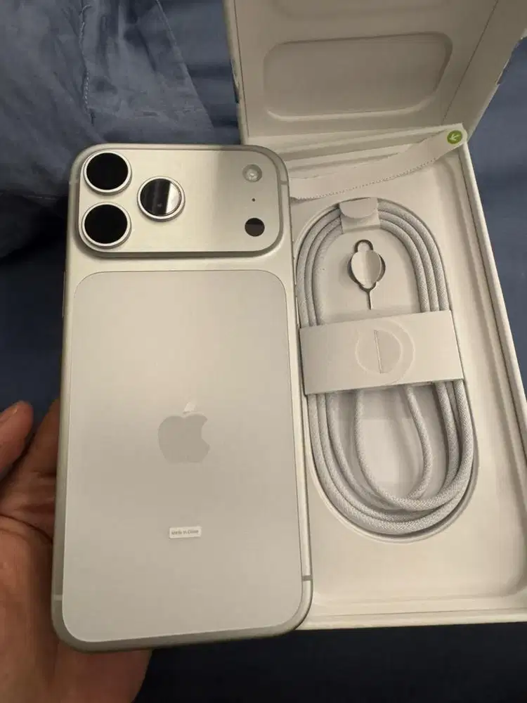 Iphone 17 promax silver