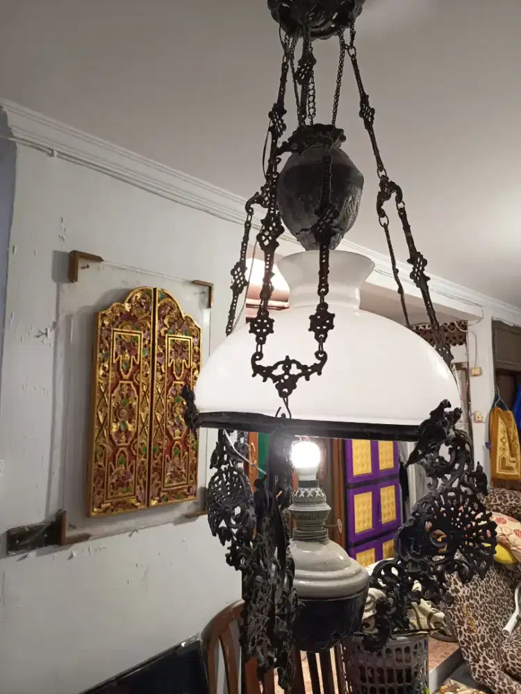 Lampu gantung antik jaman belanda