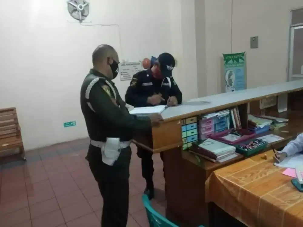 MENCARI PEKERJAAN SECURITY